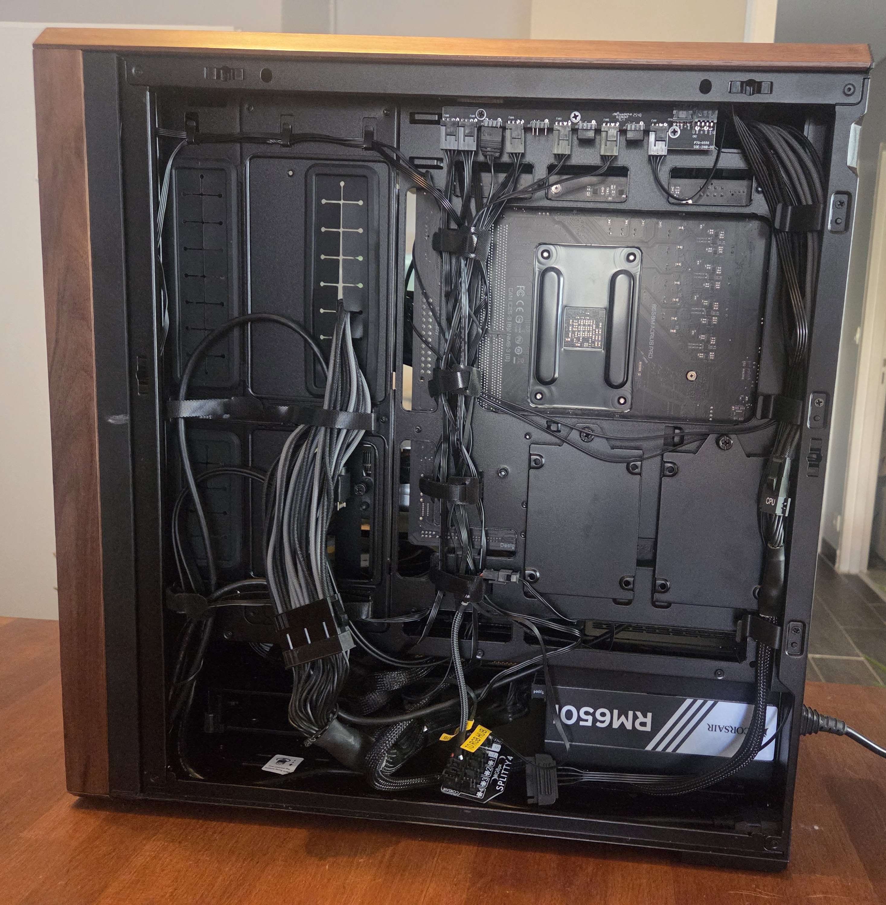 Câble management de l'arrière du PC Lian-Li