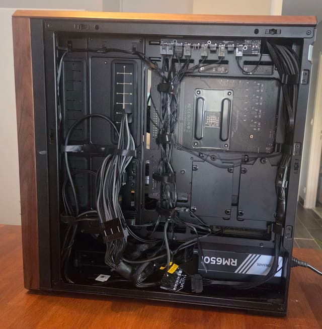 Câble management de l'arrière du PC Lian-Li